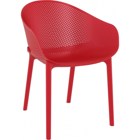 Stylowe Krzesło ażurowe z podłokietnikami Sky Czerwone Siesta do restauracji i kawiarni.