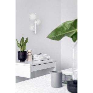 Diplo white glass ball wall lamp Ummo