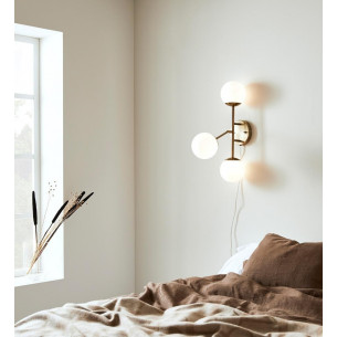 Trinity white&brass glass balls wall lamp Markslojd