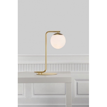 Designerska Lampa stołowa szklana kula Grant Złoty/Biały Nordlux do sypialni.