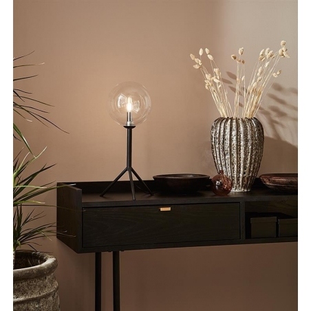 Stylowa Lampa stołowa szklana kula Andrew Przeźroczysta Markslojd do salonu.