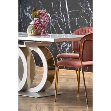 Krzesło welurowe ze złotymi nogami K499 różowe Halmar