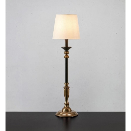 Lampy klasyczne. Lampa stołowa z abażurem Gent biały/czarny/antyczny mosiądz Markslojd na komodę