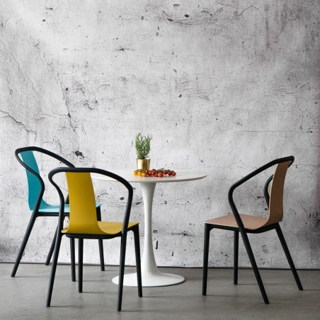 Stylowe Krzesło z podłokietnikami Bella z tworzywa Białe D2.Design do salonu i jadalni.