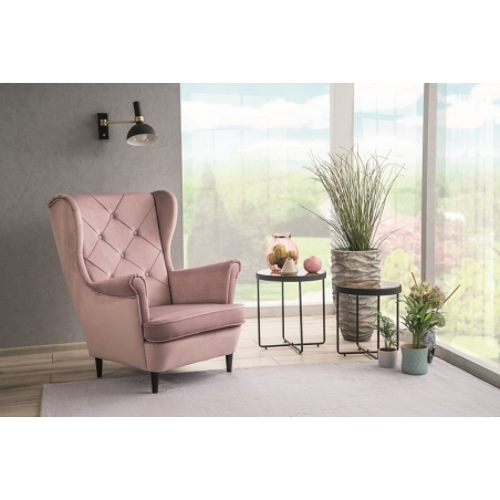 Designerski Fotel "uszak" chesterfield Lady Velvet Różowy Signal do salonu i sypialni.