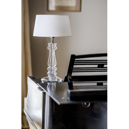 Stylowa Lampa stołowa szklana Petit Trianon Biała 4Concepts do salonu.