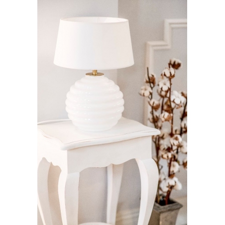 Stylowa Lampa stołowa szklana Antibes White Biała 4Concepts do sypialni.