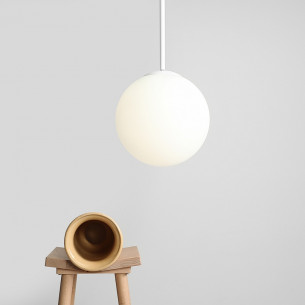 Designerska Lampa wisząca szklana kula Bosso 30 Biała Aldex do kuchni, salonu i sypialni.