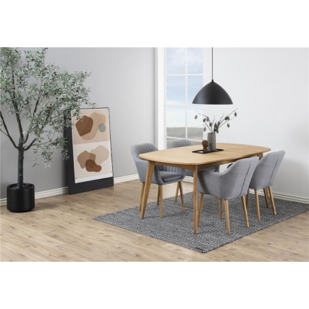 Wygodne Krzesło tapicerowane z podłokietnikami Emilia Light Jasnoszare Actona do salonu, kuchni i jadalni.