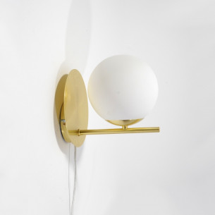 Pure white brass wall lamp with switch Trio 2