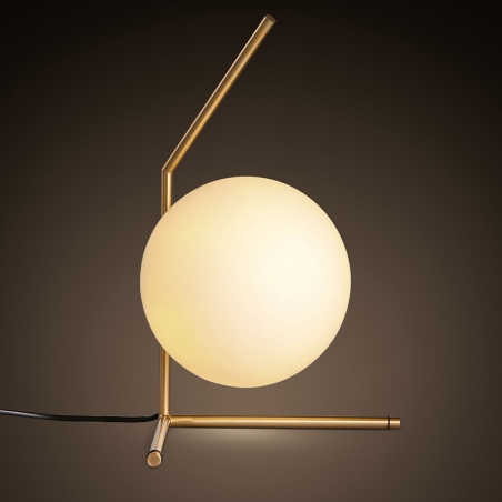 Designerska Lampa stołowa szklana kula Solaris Biały i Mosiądz Step Into Design do sypialni.