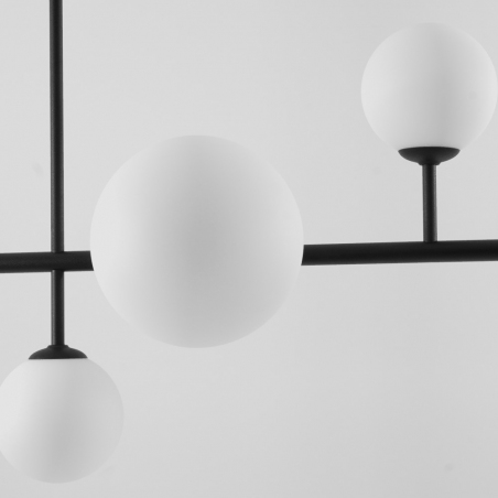 Stylowa Lampa wisząca szklane kule Dione biało-czarna Aldex nad stół i wyspę kuchenną.