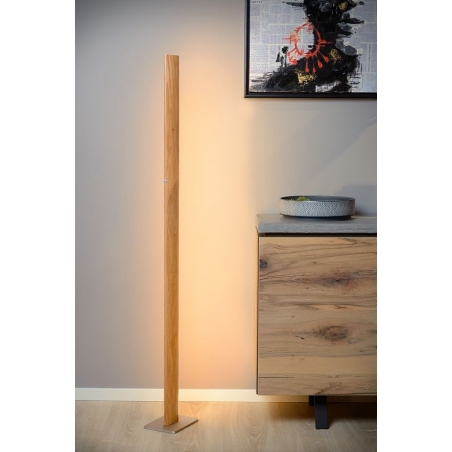 Skandynawska Lampa drewniana stojąca Sytze 151 Led Jasne drewno Lucide do salonu i sypialni.