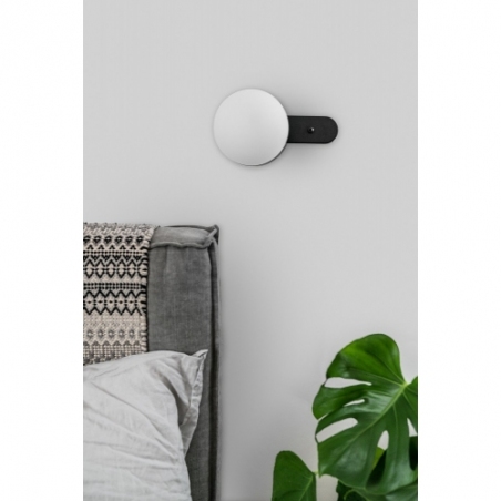 Kuul 15 white&amp;black glass ball wall lamp with switch Ummo