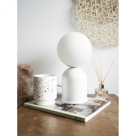 Luoti white glass ball table lamp Ummo
