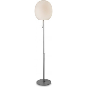 Stylowa Lampa podłogowa szklana Wrong opal HaloDesign do czytania w salonie