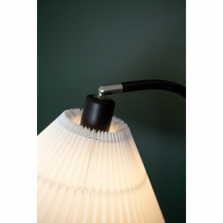 Stylowa Lampa podłogowa z plisowanym kloszem Medina biały/czarny HaloDesign do czytania w salonie