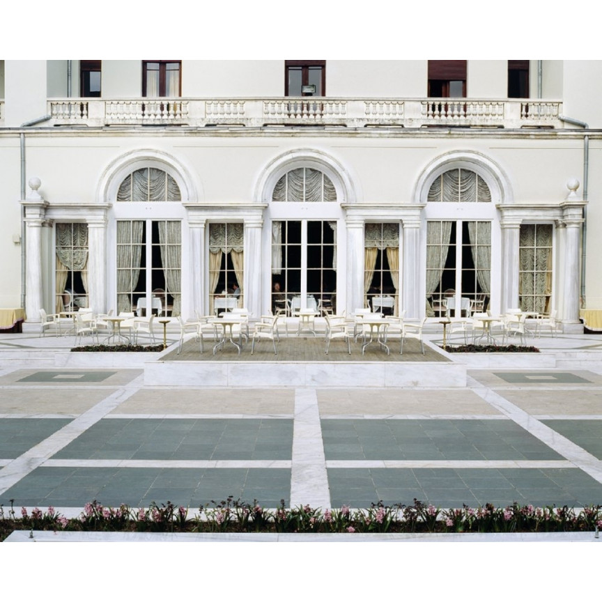 Stylowe Krzesło ogrodowe z podłokietnikami Dolce Armchair Kremowe Siesta na taras i do restuaracji.